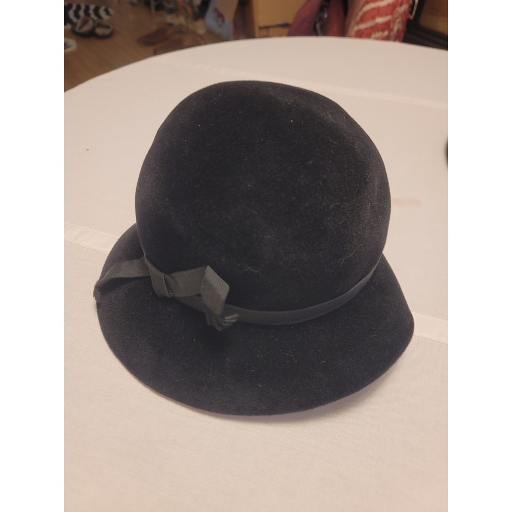 Vintage 1960s Velvet Black Felt Cloche Hat Grosgrain Ribbon Mod 1950s - Picture 2 of 5